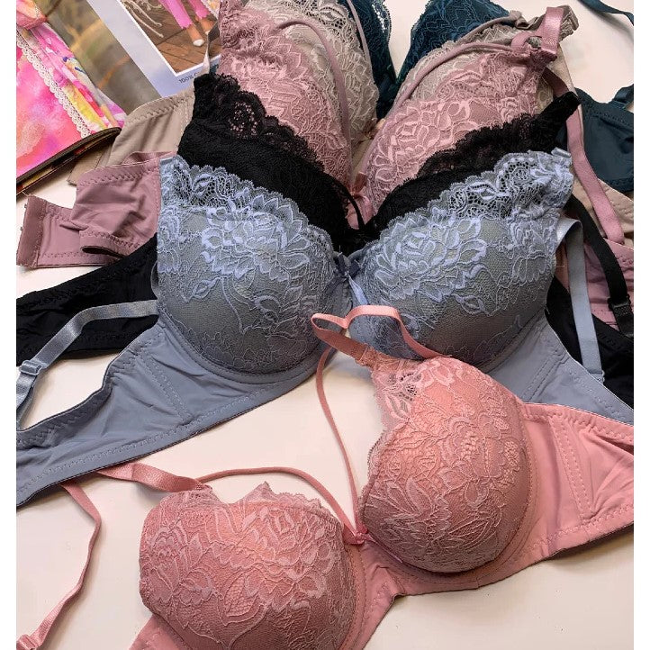 Birgitta Lace light padded Wired bra